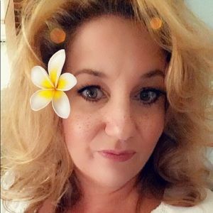 Meet your Posher, Cynthia